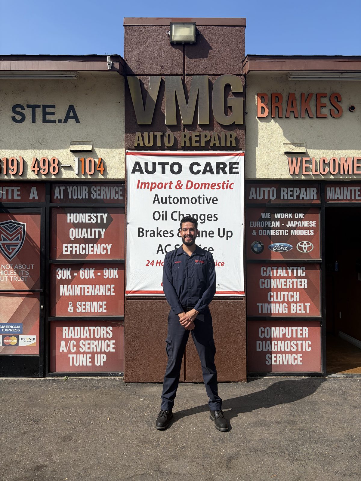 Rodrigo standing in front of the VMG shop
