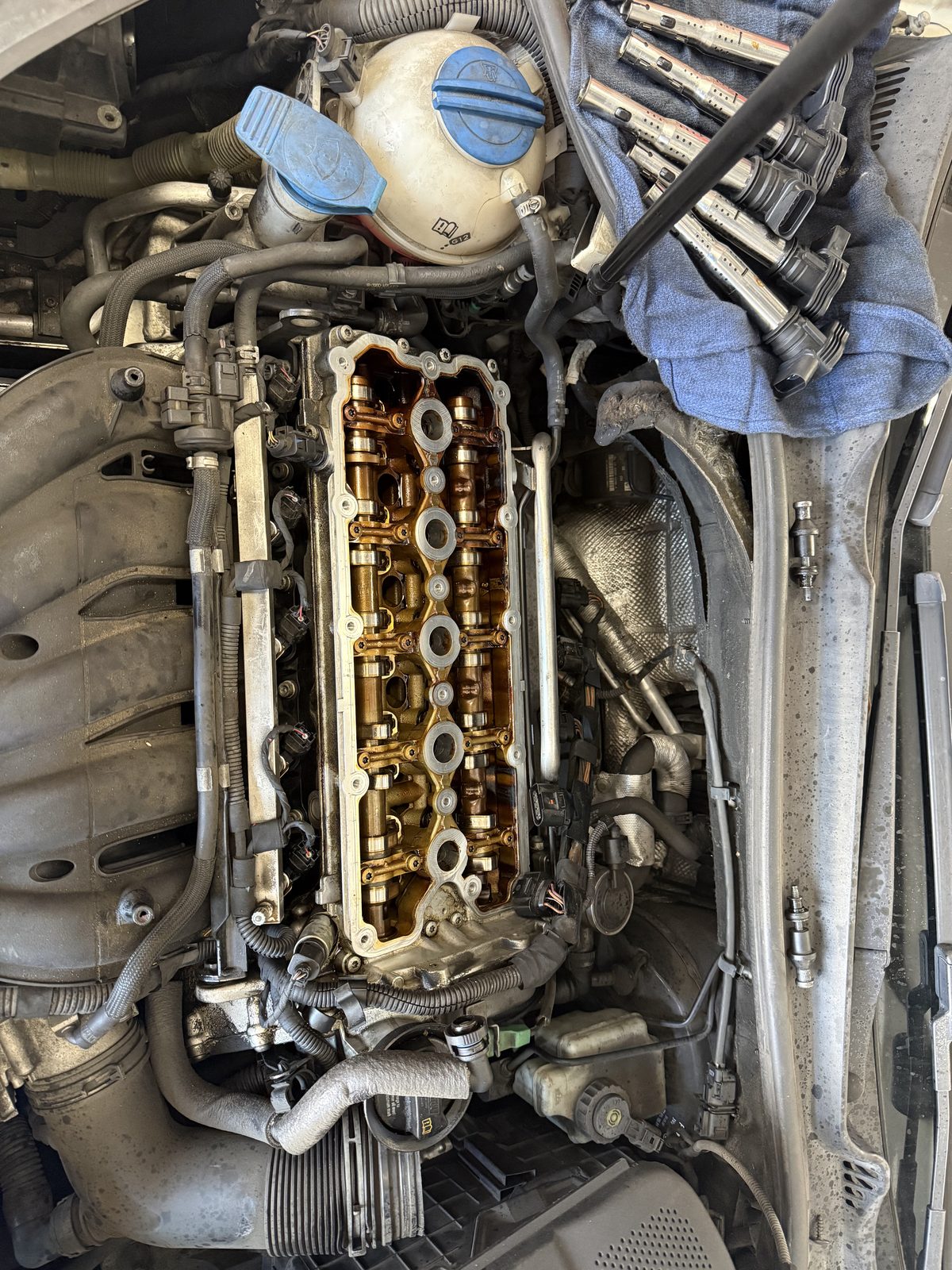 Open cylinder head during an engine repair